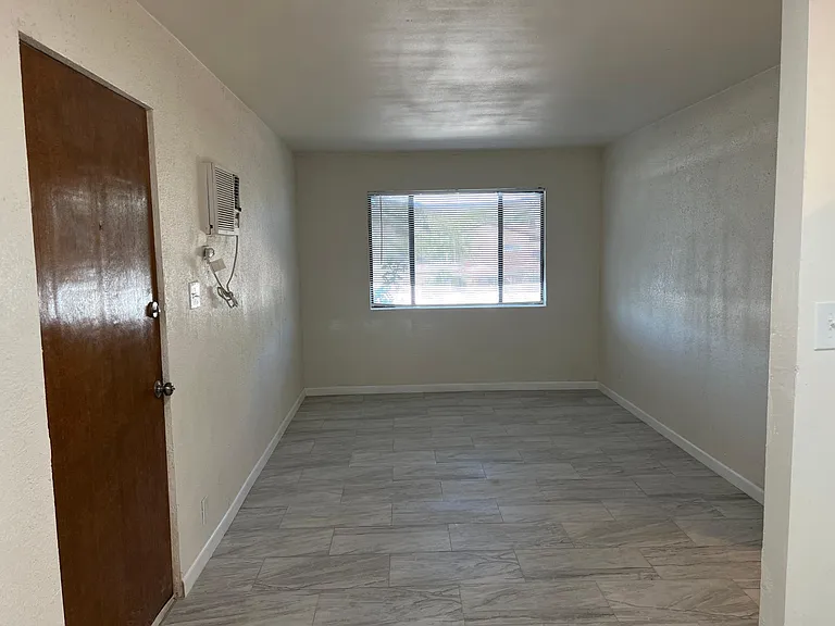10617 N 15th Way #B — Photo 6