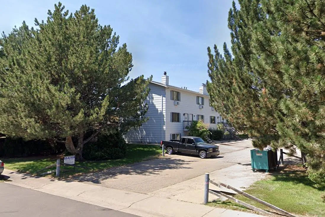 2 bed, 900 sqft, $1,300 — Photo 1