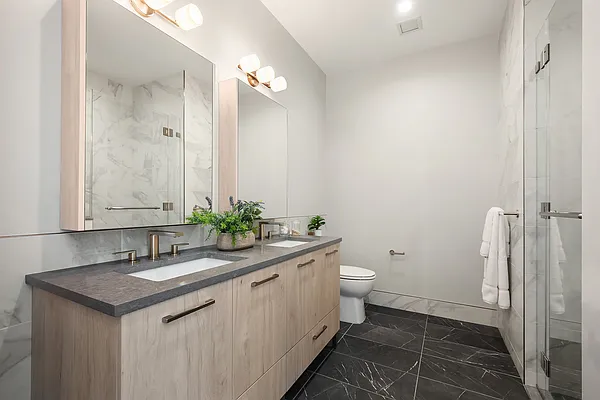 Bathroom, photo 1