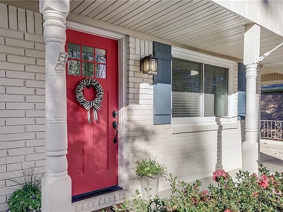 2nd image of 949 Eleanor Way SE