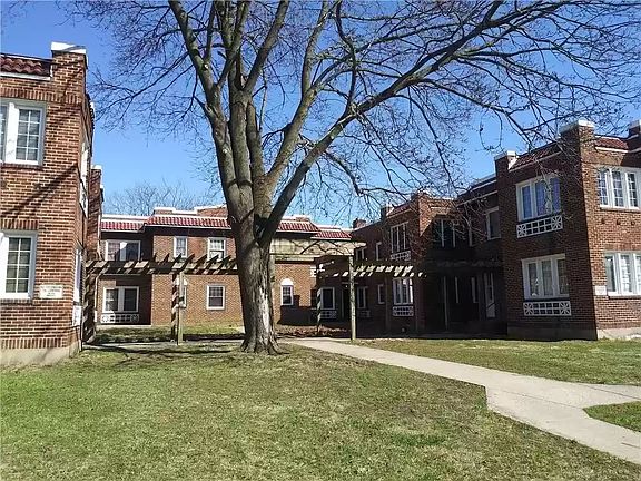 2nd image of 24 Arnold Pl APT 424