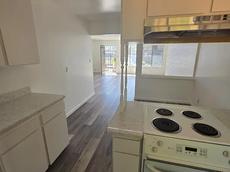 3840 N Fruit Ave #28 — Photo 6