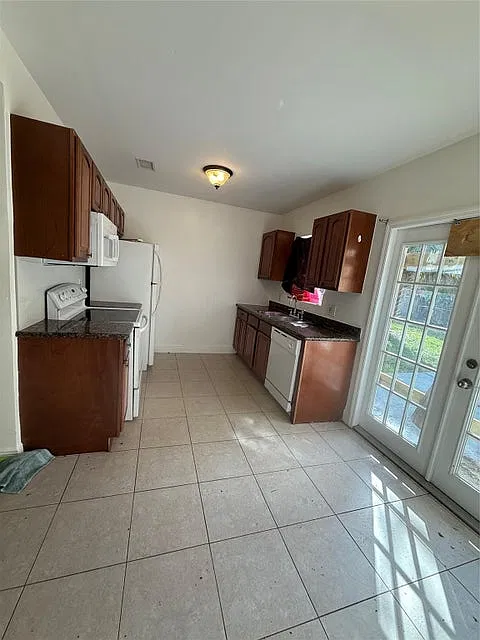 3 bed, 1153 sqft, $2,750 — Photo 4