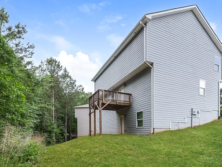 606 Benjamin Ct — Photo 2
