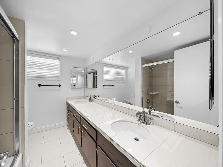 148 S Reeves Dr #4 — Photo 13