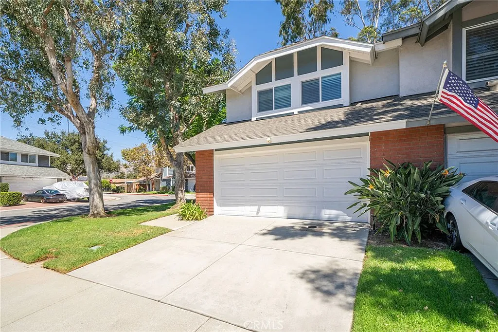 3 bed, 2.5 bath, 1525 sqft, $3,750 — Photo 2