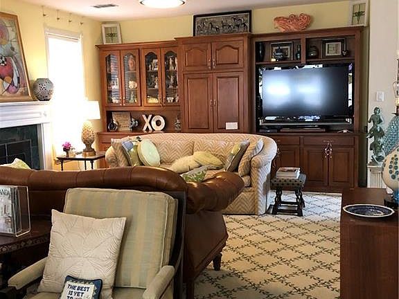 5th image of 614 Glen Hollow Dr