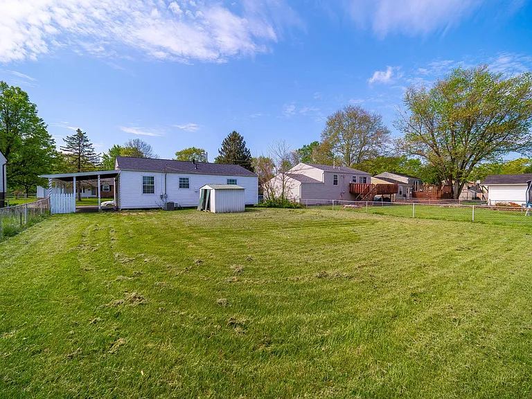 5272 Quincy Dr — Photo 4