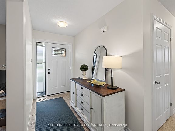 3rd image of 3 Fieldstone Cres N