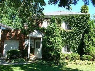 5th image of 815 S Stone Ave