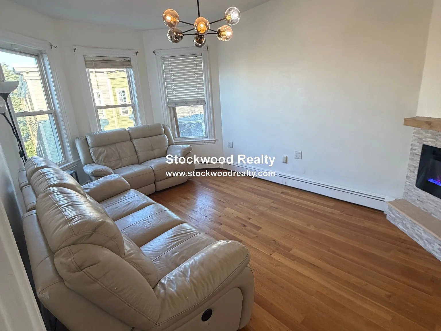 3 bed, 1.5 bath, $3,600 — Photo 2