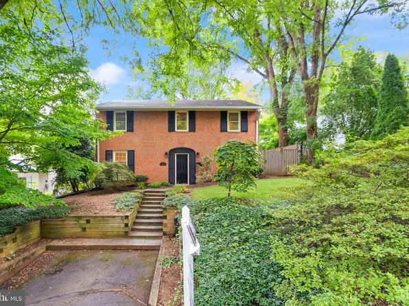 6010 Benalder Dr, Bethesda, MD 20816