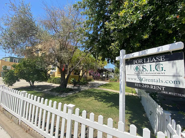 1250 E Villa St — Photo 20