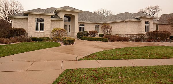 1st image of 16015 Wildwood Ln