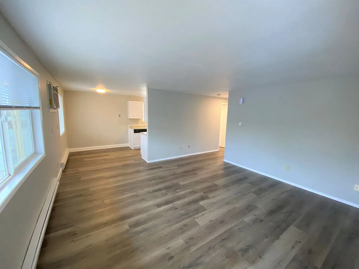 Beautifully Updated Ground-Level 2-Bedroom! — Photo 4