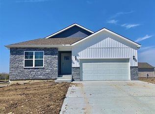 21725 S Madison St, Spring Hill, KS 66083