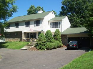 1315 Dundee Dr, Dresher, PA 19025