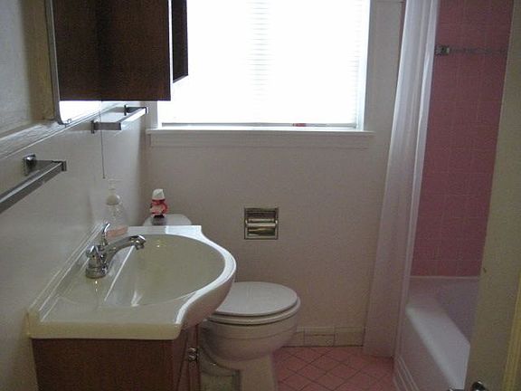 5th image of 203 Hillwood Dr
