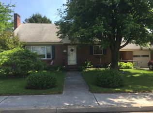 208 Hanover St, New Oxford, PA 17350