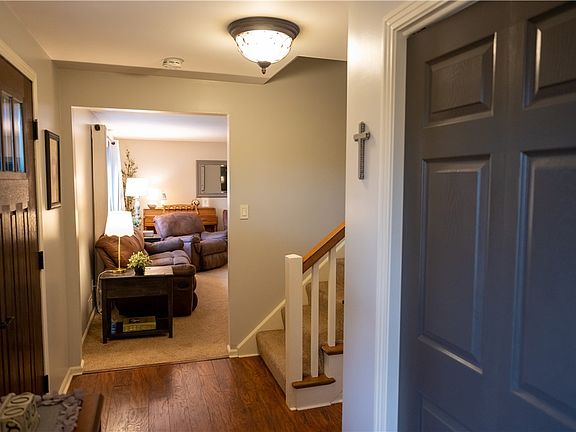 5th image of 243 Oak Entrance Dr