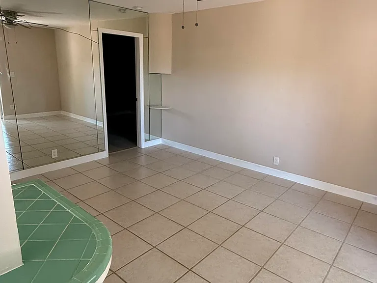 3208 NE 8th Ct #1 — Photo 6