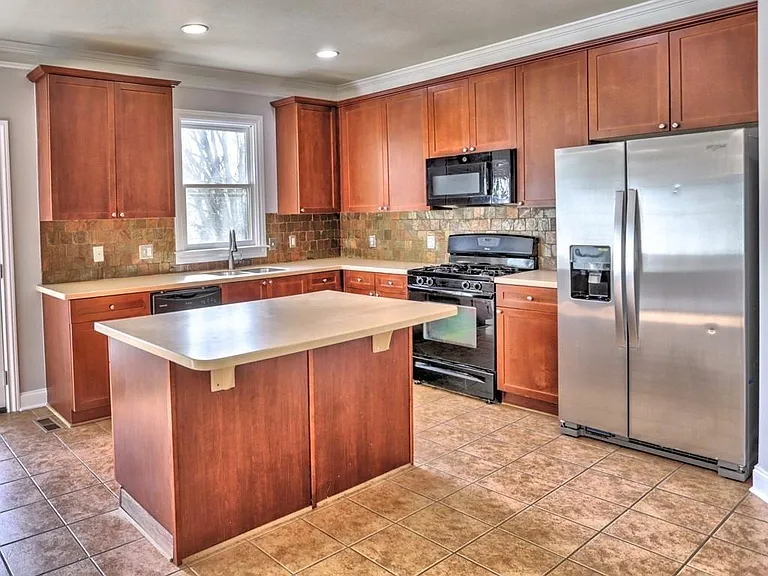 975 Odessa Dr NW — Photo 14