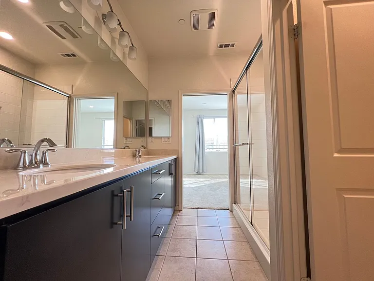 938 E Weaver Ln — Photo 20