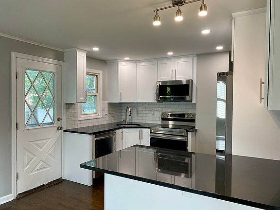 3rd image of 43 Earle St #43