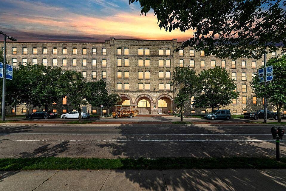 1st image of 940 Monroe Ave NW Unit 126