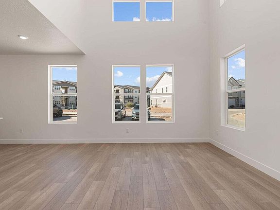 5th image of 523 W Olive