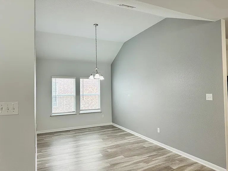 8907 Ladbroke Grv — Photo 15