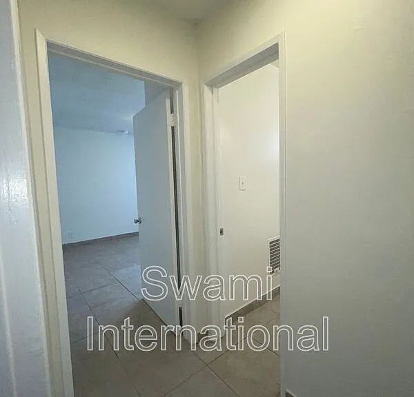 629 W 82nd St #2 — Photo 13