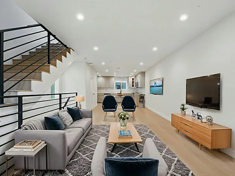8234 Blackburn Ave #1/2 — Photo 33