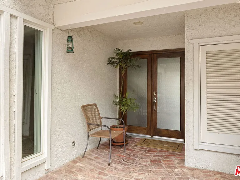 2484 Angelo Dr — Photo 3