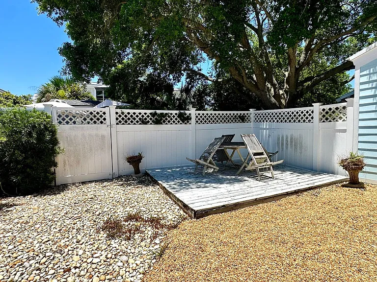835A Ellen St — Photo 20