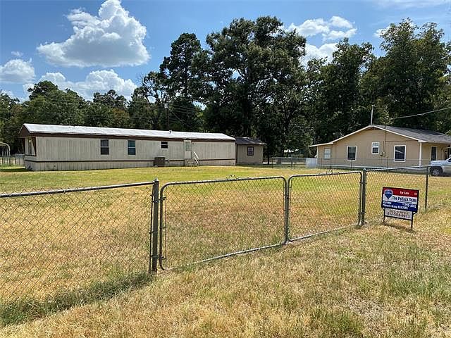 1st image of 21528 Ravenwood Dr