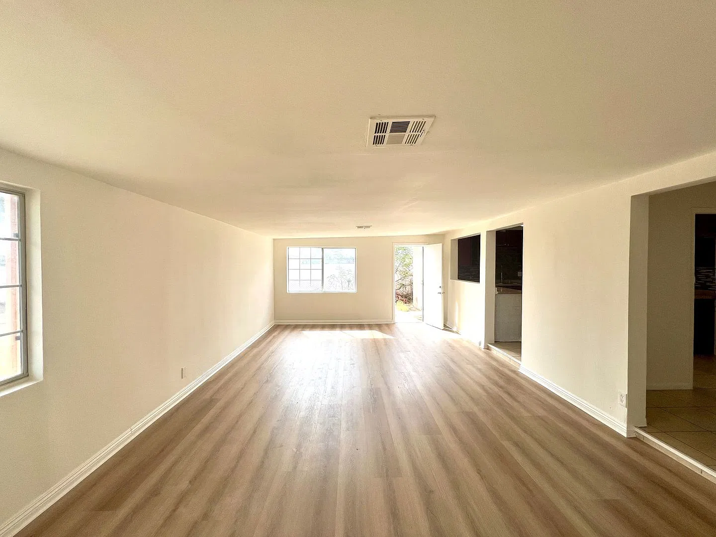 Cozy 3-Bedroom Single-Story Home with Spacious Backyard Convenient Location! — Photo 2