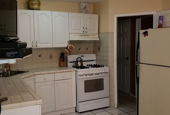 5th image of 252 Brooklyn Ave