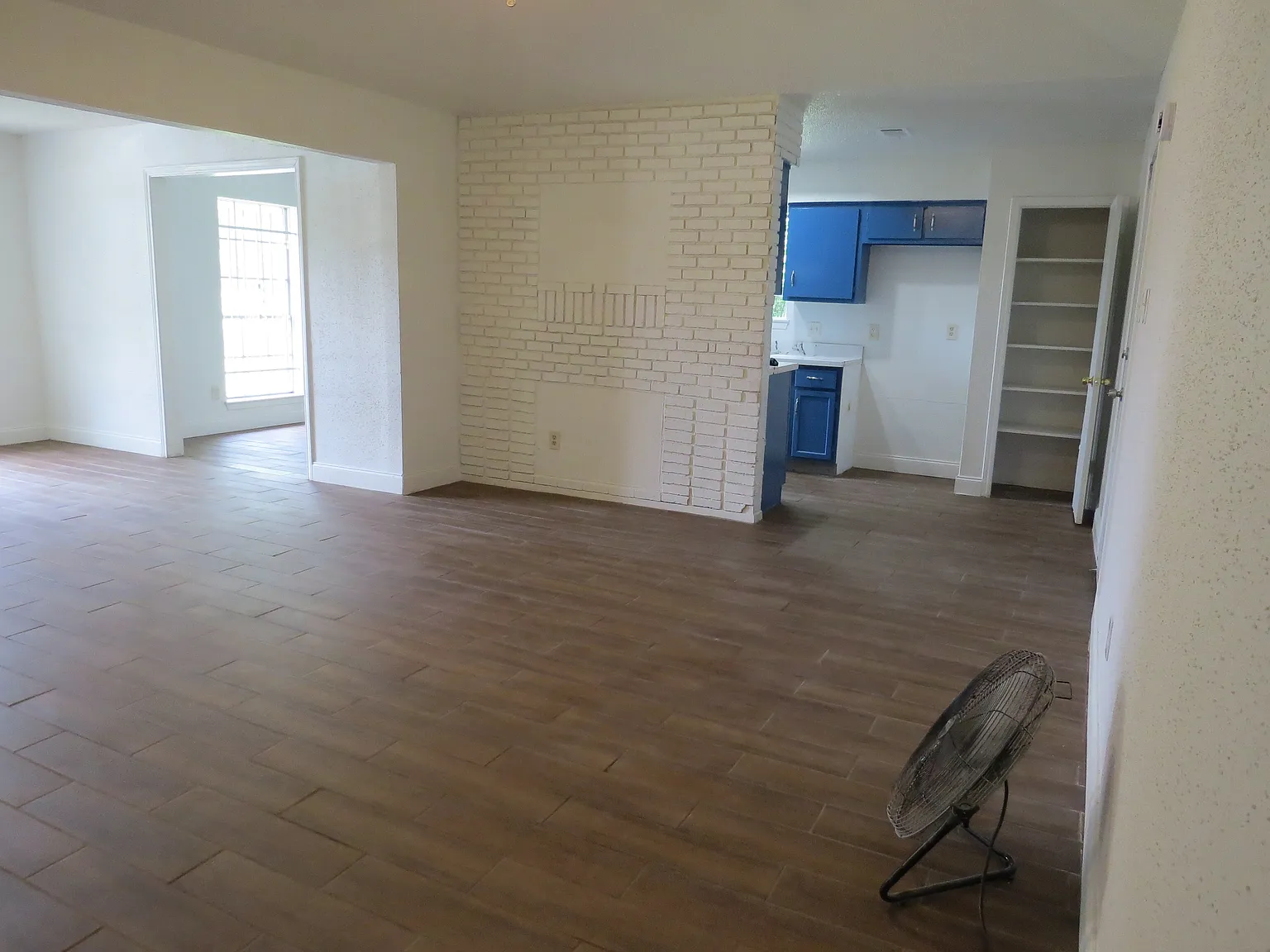 3 bed, 1.5 bath, 1328 sqft, $1,500 — Photo 2