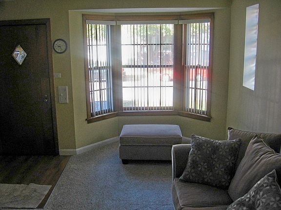 3rd image of 4915 N McVicker Ave