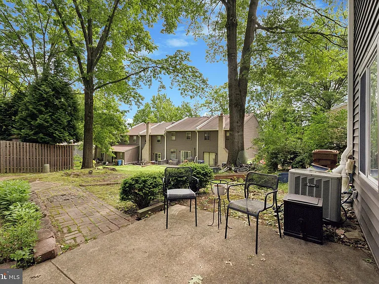 205 Woodside Cir — Photo 23