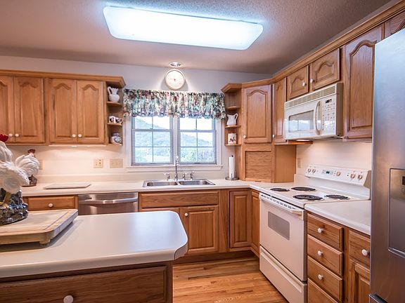 4th image of 18278 Celebrity Ln