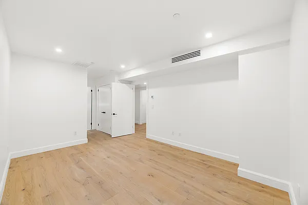 Rented by Blip LLC | media 24