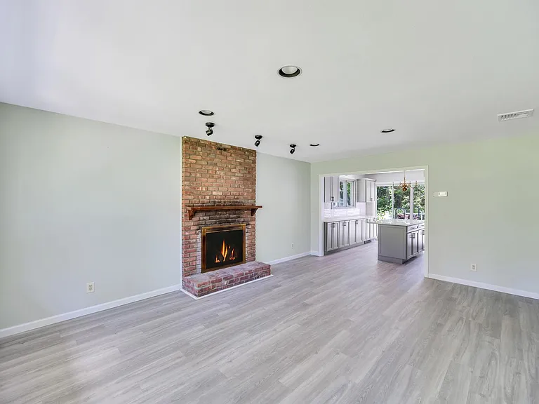 336 Dix Hills Rd #1 — Photo 11