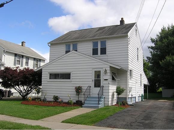1st image of 704 Dickson St