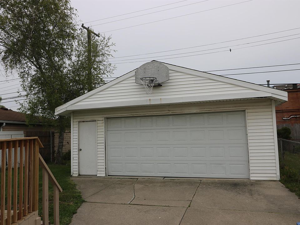 27182 Seyburn Ave, photo 2