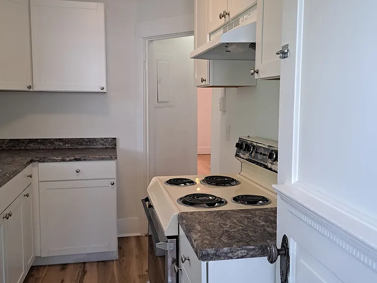 703 N 32nd St #3 — Photo 8