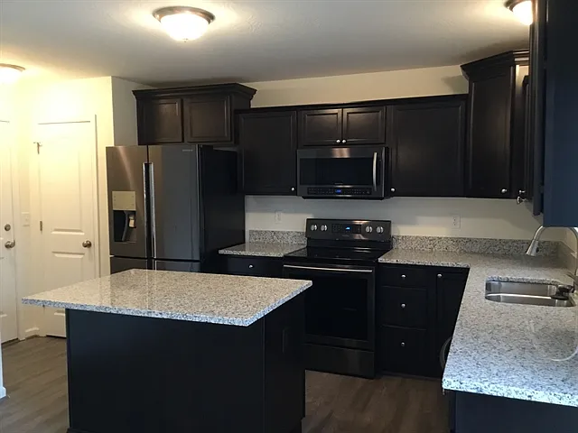 881 Orwell St — Photo 2