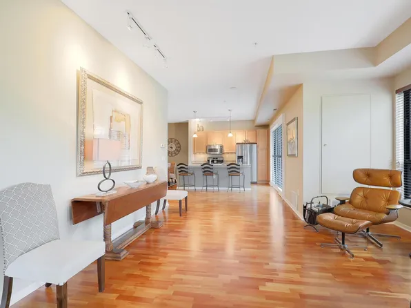 4525 Park Commons Dr Unit 212, Saint Louis Park, MN 55416