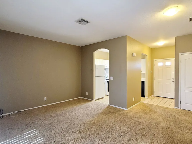 1900 N Torrey Pines Dr #1 — Photo 5